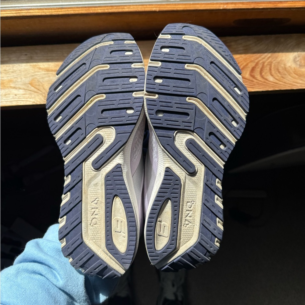 Light Purple Brooks Launch Shoes - Picture 4 of 4